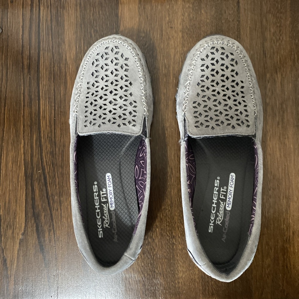Skechers Relaxed Fit Memory Foam Gray Suede Slip On Shoes Womens 6.5